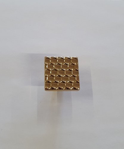 Мебелна дръжка злато 