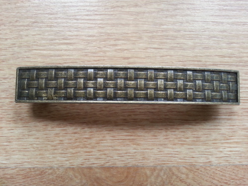 Мебелни дръжки модел DUG19