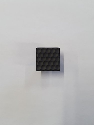 Мебелна дръжка пчелна пита черен мат - 19052