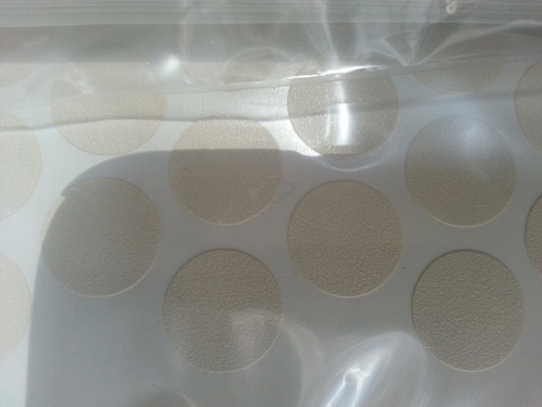 Самозалепваща тапа за покриване на винт