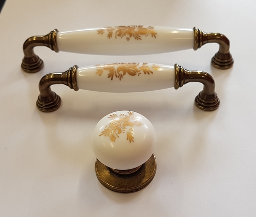 Мебелни Дръжки Антични със златно цвете