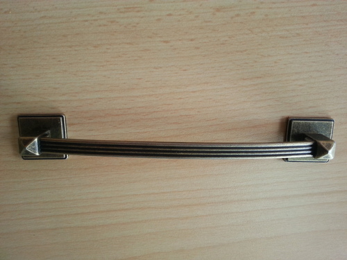 Мебелни дръжки модел D115