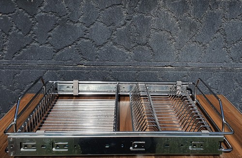 Механизъм с комбинирана поставка за чинии и чаши с телескопични водачи