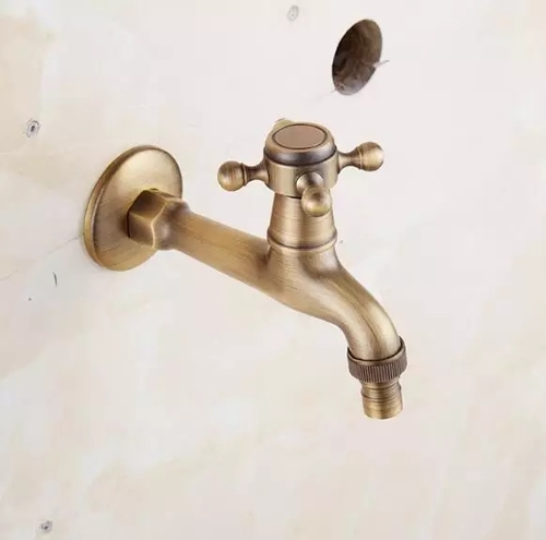 Канелака за градина в античен стил