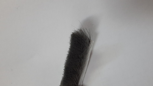 Четка за плъгащи врати 12 мм