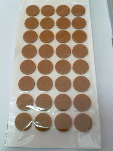 Залепваща мека подложка-лепенка за мебели модел Ф20 мм