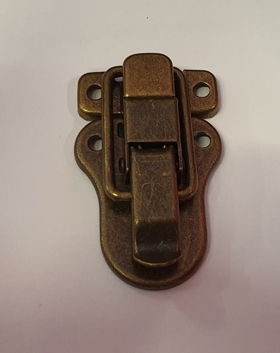 Закопчалки за Дървени Кутии в Античен Стил